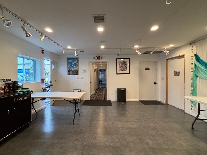 More Photos Of 292-294 Medford Ave, Patchogue Office For Lease