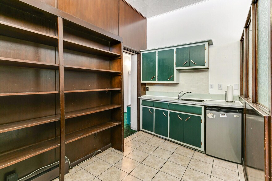 More Photos Of 3200 W 2nd Ave, Denver Office For Sale