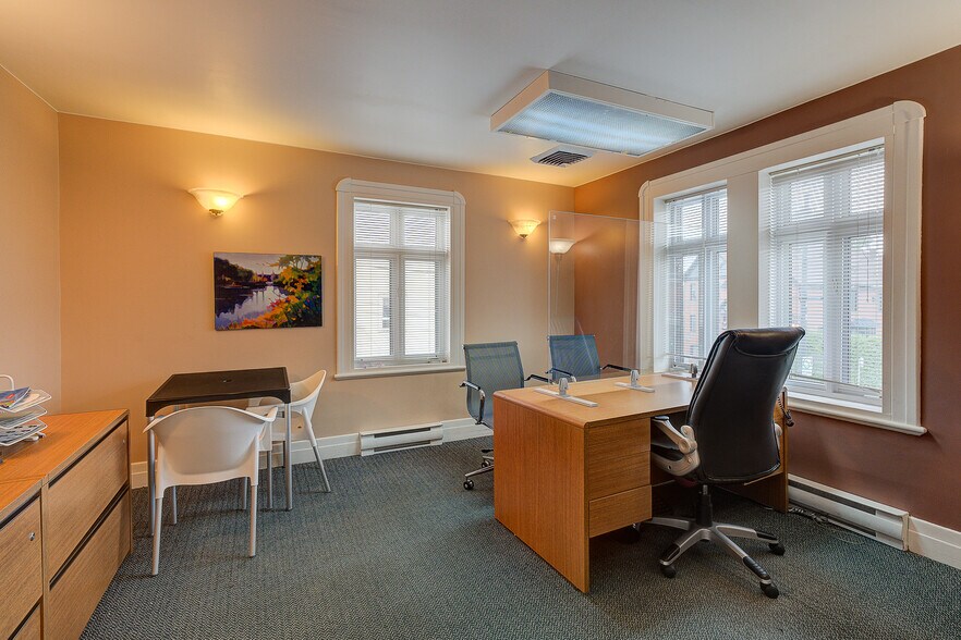 More Photos Of 415 Rue Du Village, Repentigny Office For Sale