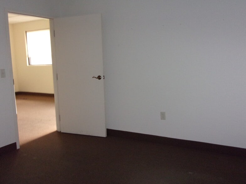 More Photos Of 301 Skyline Dr, Lady Lake Unknown For Lease