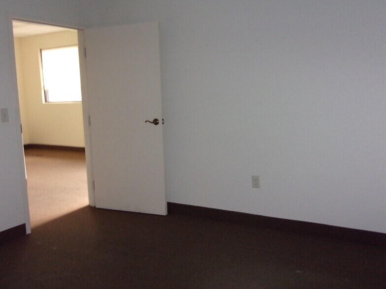 More Photos Of 305 Skyline Dr, Lady Lake Medical For Lease