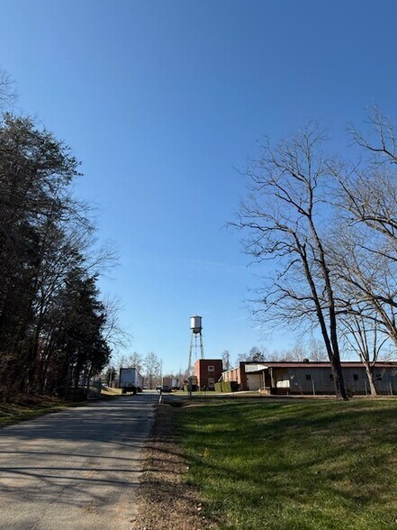 More Photos Of 2729 Ossipee Front St, Elon Truck Terminal For Sale