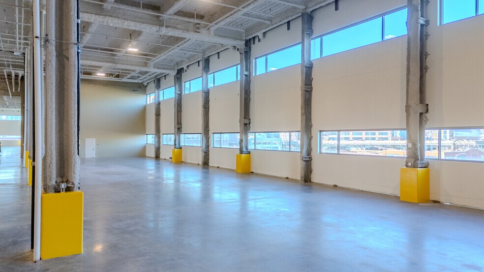 More Photos Of 2330 Borden Ave, Long Island City Warehouse For Lease