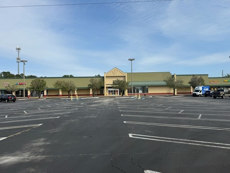 More Photos Of 6830-6855 SE Maricamp Rd, Ocala General Retail For Lease