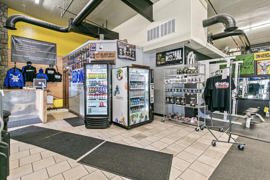 More Photos Of 991 Platte River Blvd, Brighton Storefront For Lease