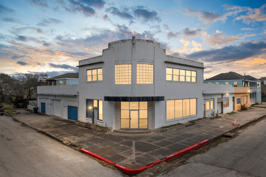 Primary Photo Of 1212 13th St, Galveston Light Distribution For Lease