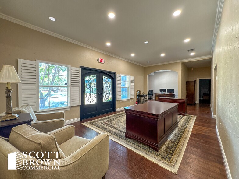 More Photos Of 2701 Valley View Ln, Farmers Branch Office For Sale