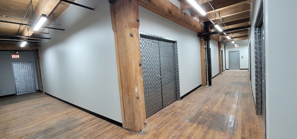 More Photos Of 2003 W Fulton St, Chicago Loft Creative Space For Lease