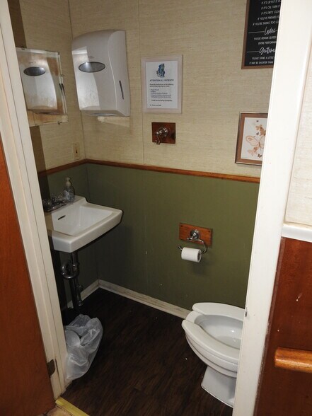 More Photos Of 6808 Torresdale Ave, Philadelphia Medical For Sale