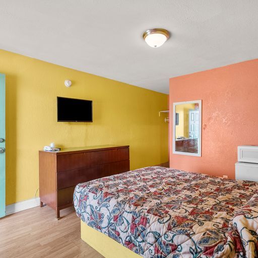 More Photos Of 928 8th Ave N, Texas City Hotel For Sale