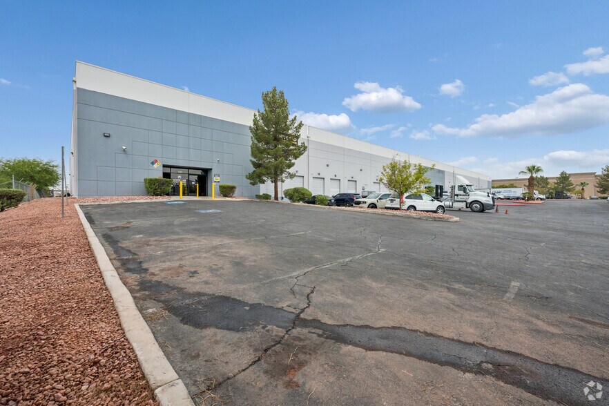 More Photos Of 4171 Distribution Cir, North Las Vegas Warehouse For Lease