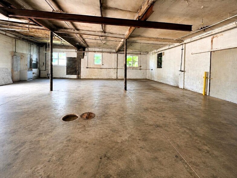 More Photos Of 29 Stafford St, Jamestown Warehouse For Sale