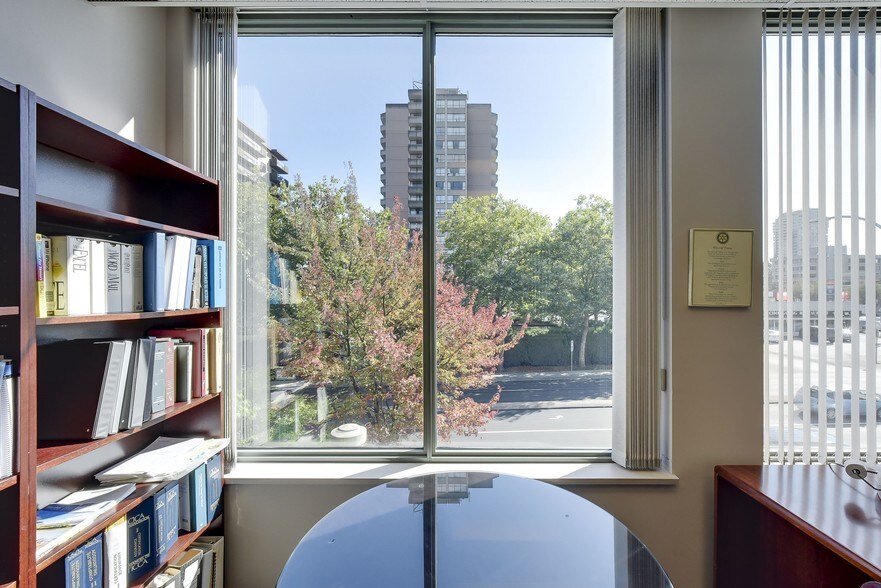 More Photos Of 4885 Kingsway, Burnaby Medical For Lease