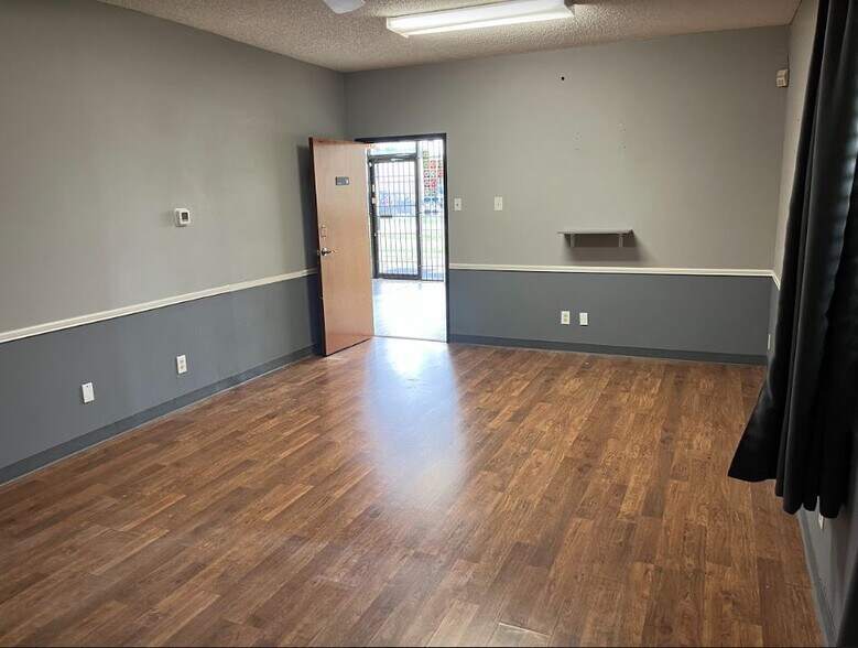 More Photos Of 11227 N Stemmons Fwy, Dallas Office Residential For Sale