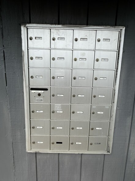 More Photos Of 946 Winant St, Honolulu Apartments For Sale