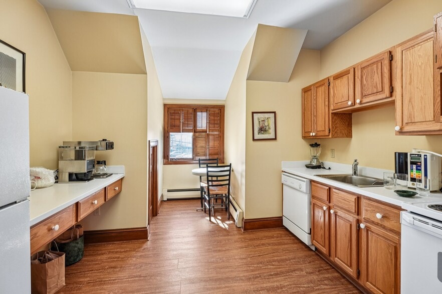 More Photos Of 37 Park Ave, Lyndhurst Office For Sale