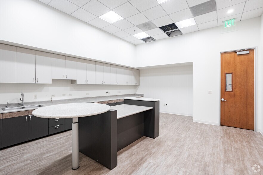 More Photos Of 915 W Imperial Hwy, Brea Unknown For Lease