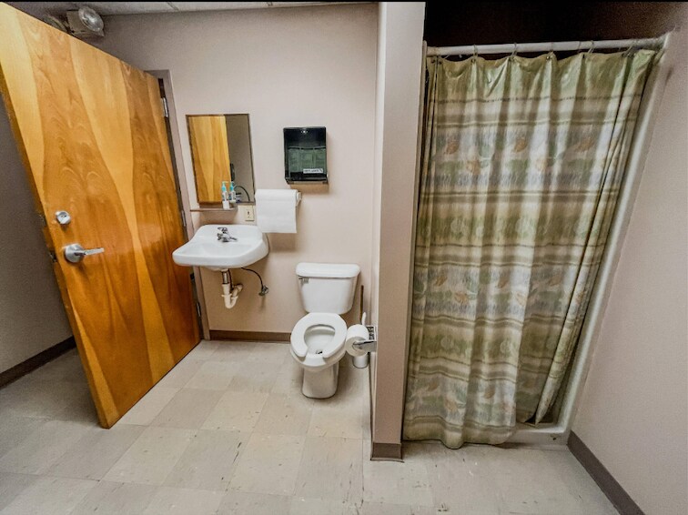 More Photos Of 2400 S Main St, Corbin Flex For Sale