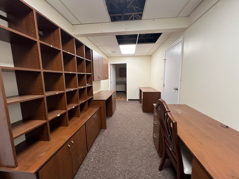 More Photos Of 76 E Main St, Huntington Medical For Lease