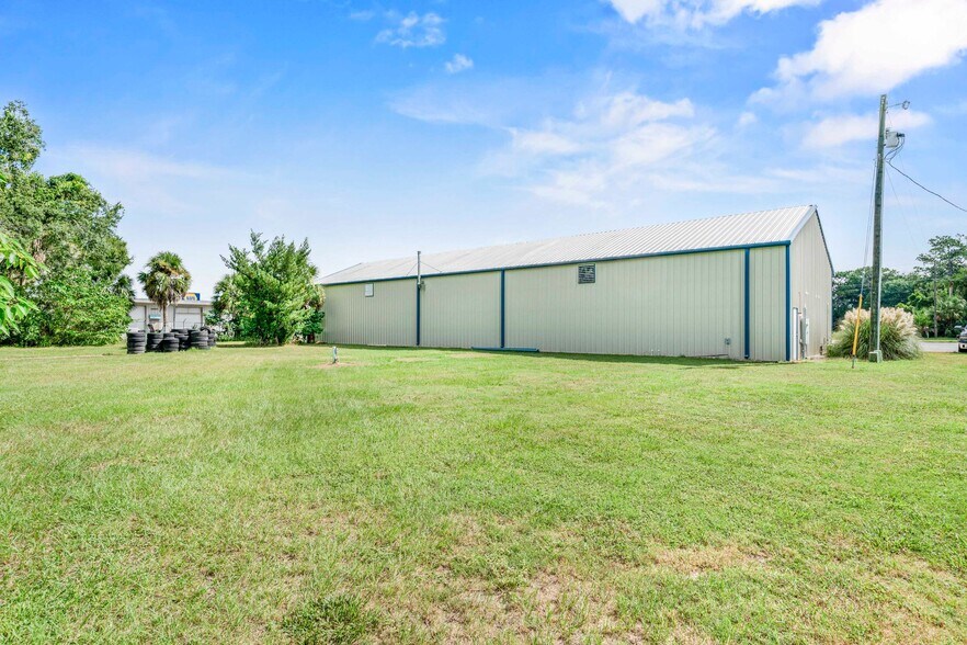 More Photos Of 14 Highway 19 N, Inglis Auto Repair For Sale