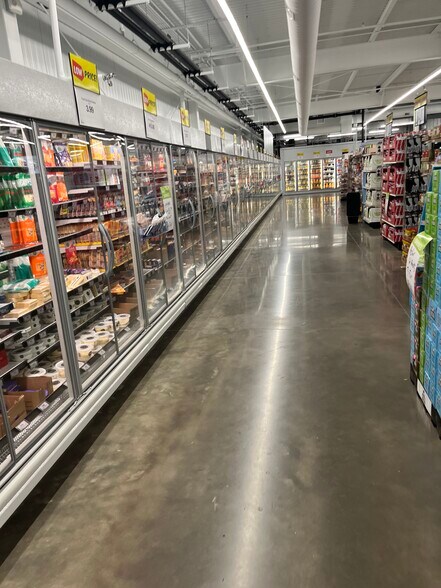 More Photos Of 122 N Main St, Monticello General Retail For Sale