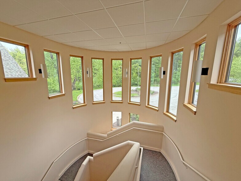 More Photos Of 7 Holland Way, Exeter Office For Lease