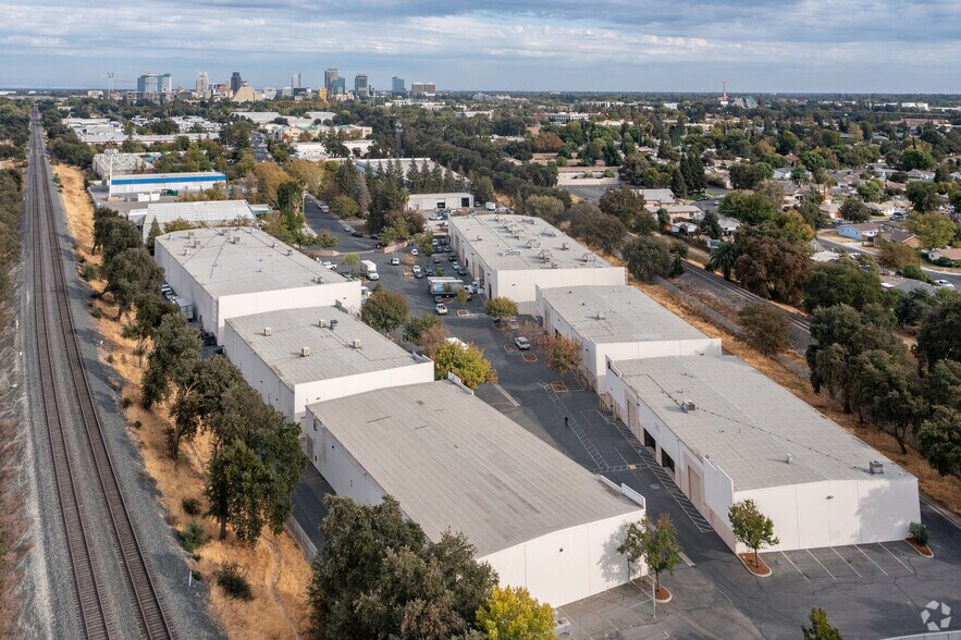 More Photos Of 1275 Triangle Ct, West Sacramento Warehouse For Lease