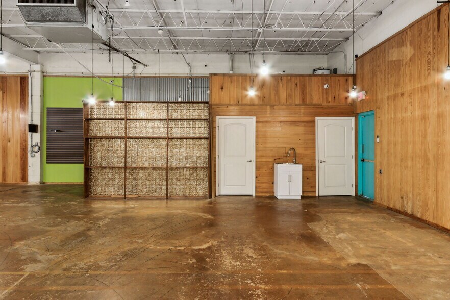 More Photos Of 30 Barber Rd, Macclenny Showroom For Sale