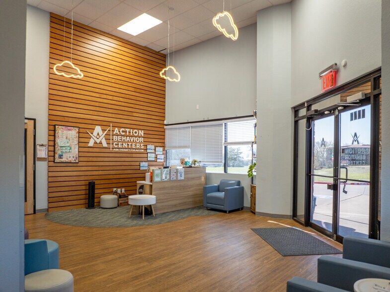 More Photos Of 4441 Bryant Irvin Rd N, Fort Worth Medical For Sale