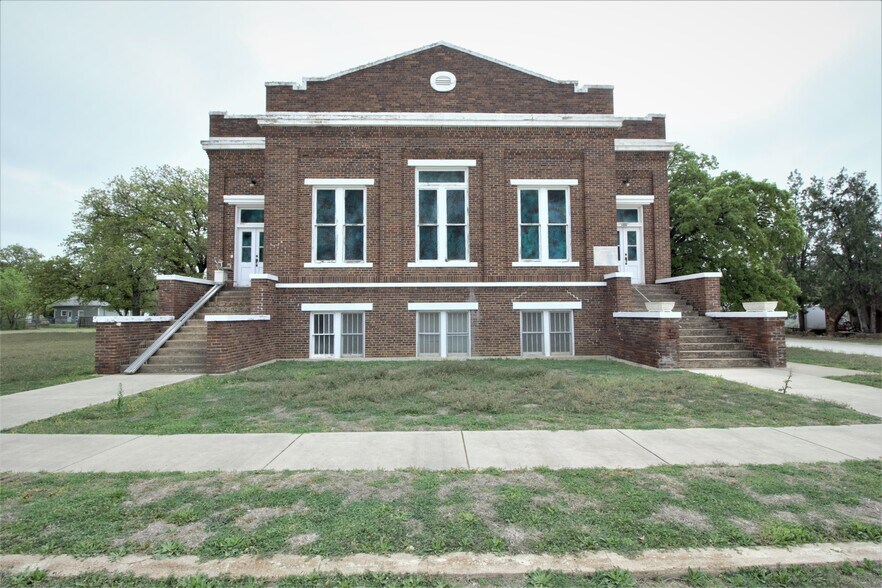 Primary Photo Of 200 North Avenue D, Cross Plains Religious Facility For Sale