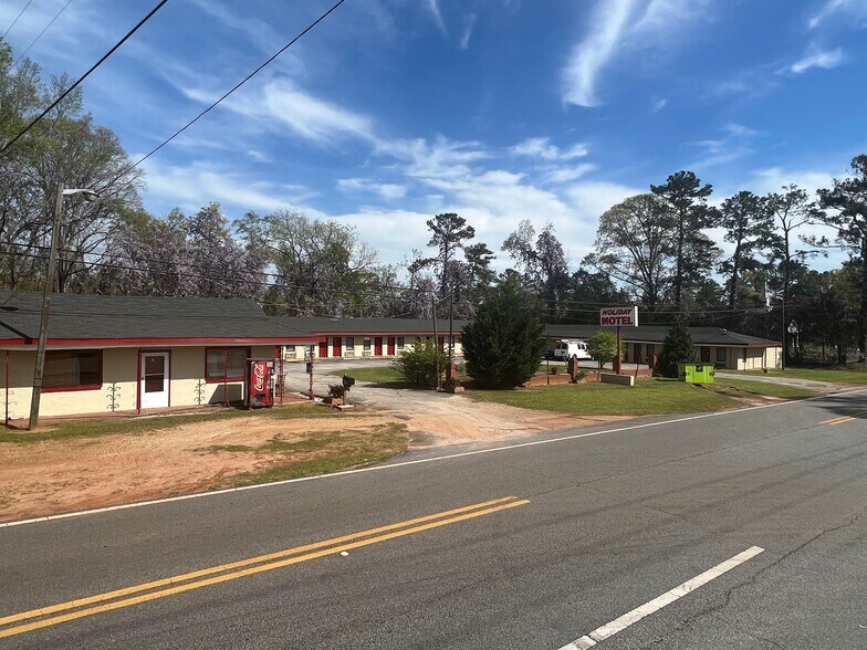 More Photos Of 5295 Indian Trl, Thomaston Hotel For Sale