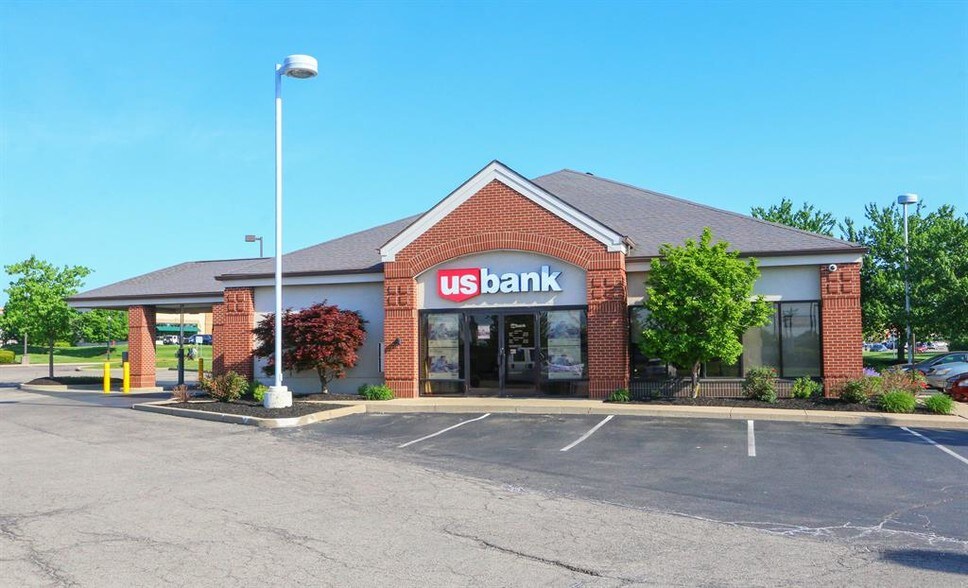 Primary Photo Of 9934 Waterstone Blvd, Cincinnati Bank For Lease