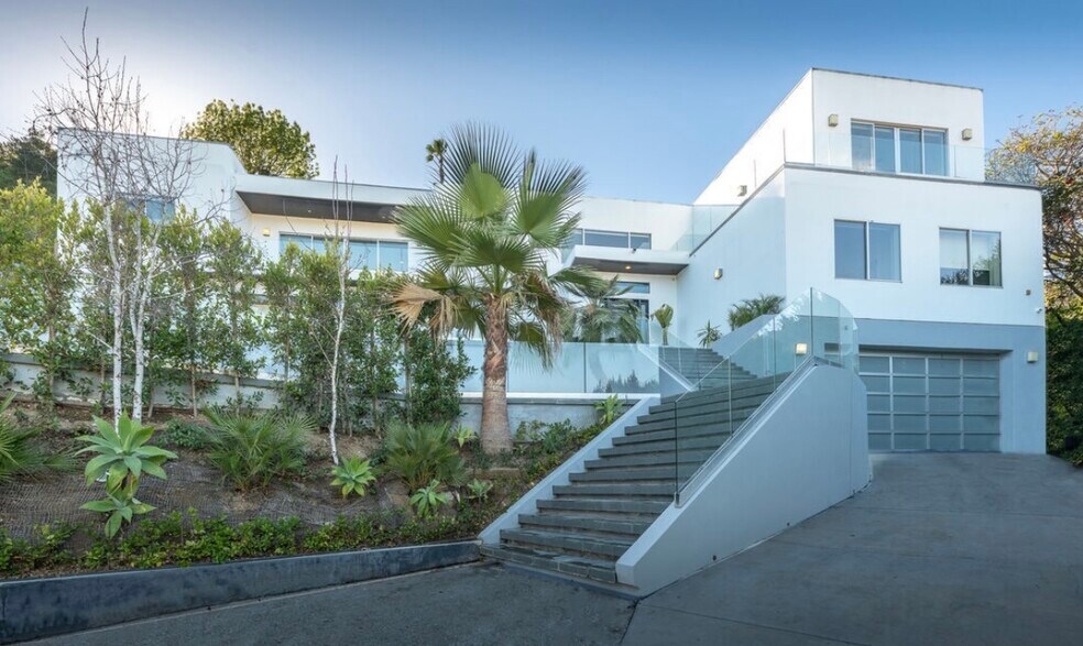 More Photos Of 12148 Travis St, Los Angeles Healthcare For Lease