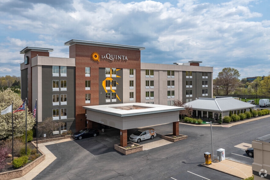 Primary Photo Of 25105 Country Club Blvd, North Olmsted Hotel For Sale