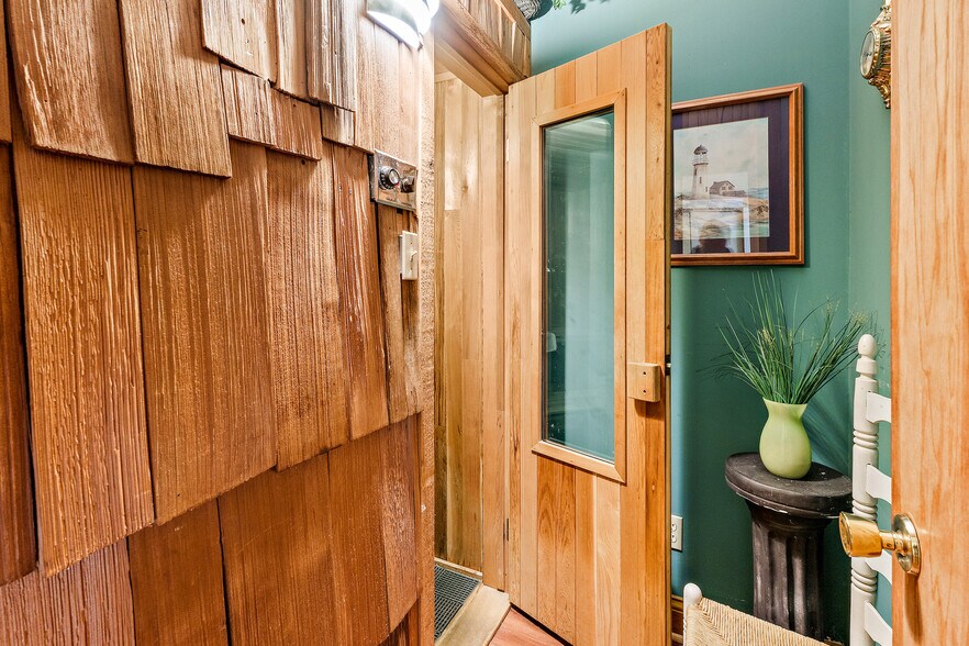 More Photos Of 2048 Winchester Ave, Ashland General Retail For Sale