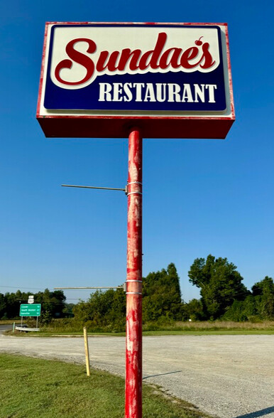 Primary Photo Of 17700 Kings Hwy, Saxe Restaurant For Sale