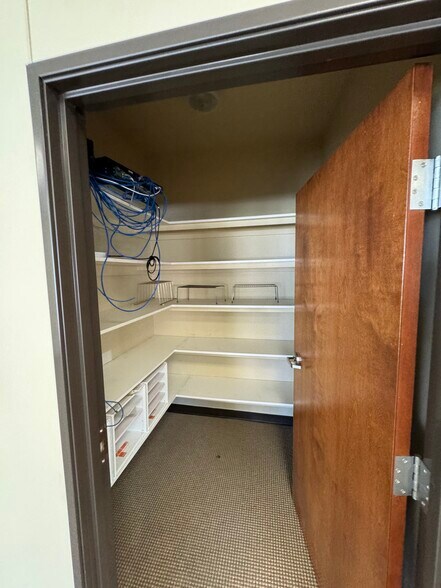 More Photos Of 8901 Governors Row, Dallas Distribution For Lease