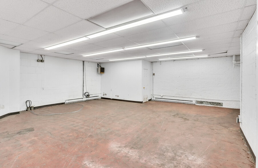 More Photos Of 150 Avenue L, Newark Warehouse For Sale