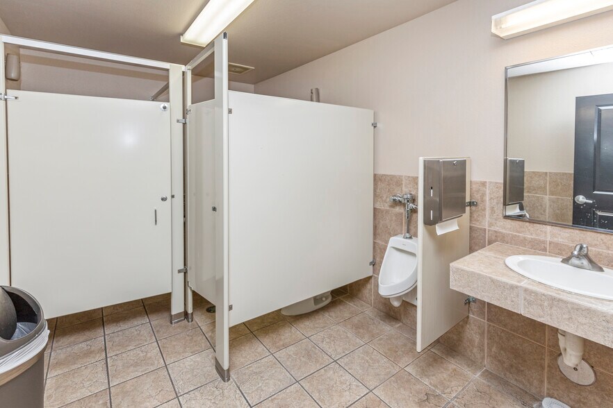 More Photos Of 3305 G St, Merced Office For Sale