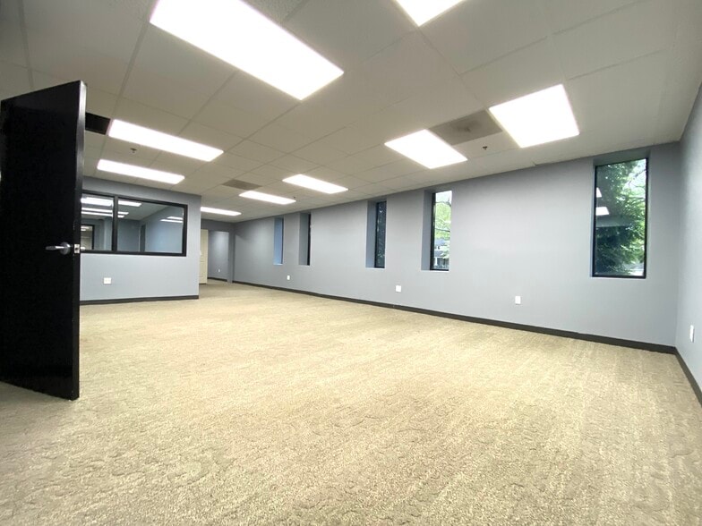 More Photos Of 2488 SW Lakewood Ave, Atlanta Office Residential For Lease