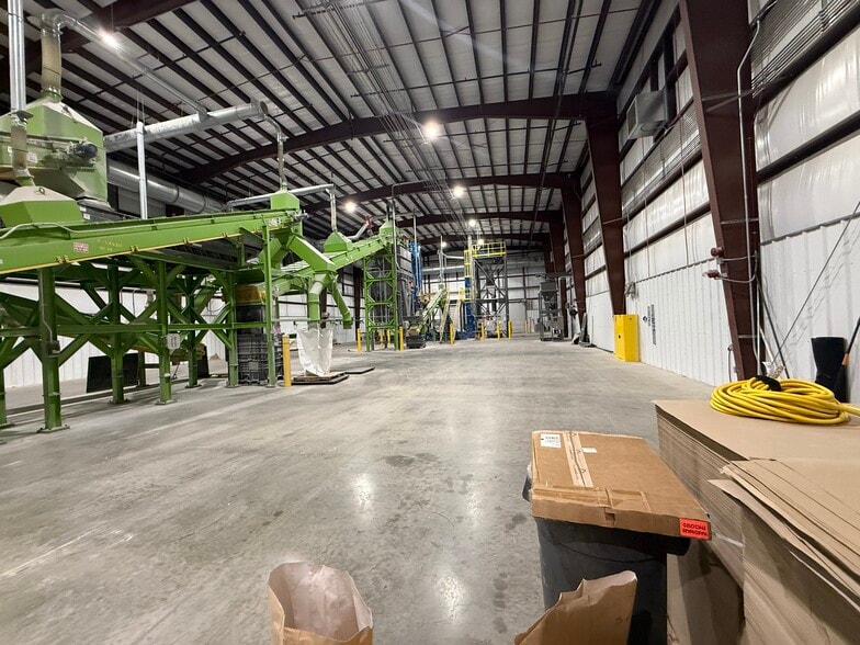 More Photos Of 2420 Lefebure Rd, Fairfax Warehouse For Sale