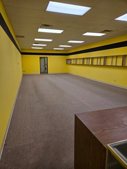 More Photos Of 33419 Vine St, Willowick Storefront For Lease