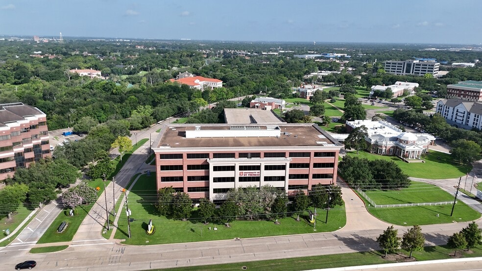 More Photos Of 14090 Southwest Fwy, Sugar Land Office For Lease