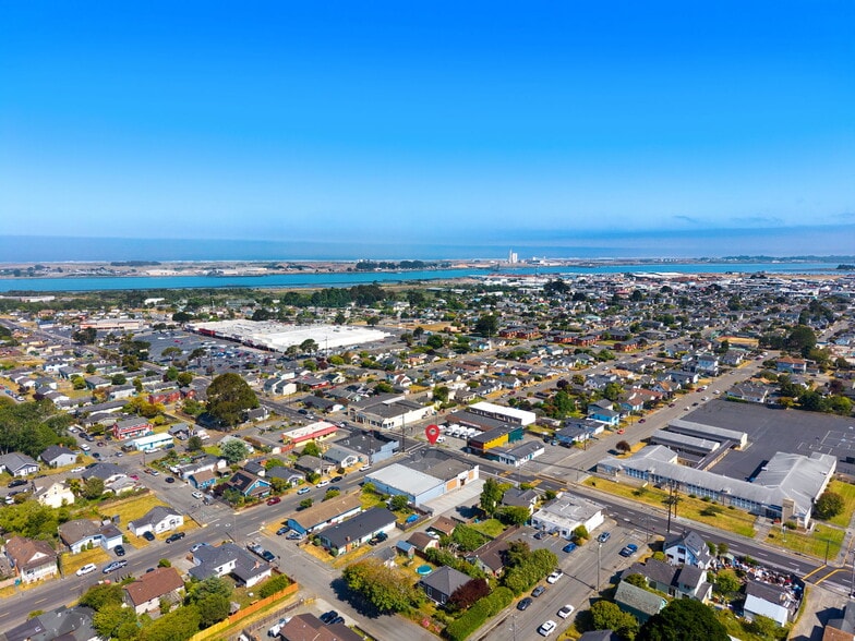 More Photos Of 341 Harris St, Eureka Storefront For Sale