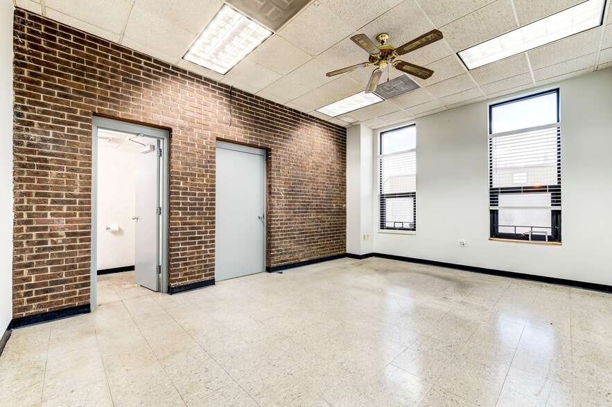 More Photos Of 617 Cepi Dr, Chesterfield Warehouse For Sale