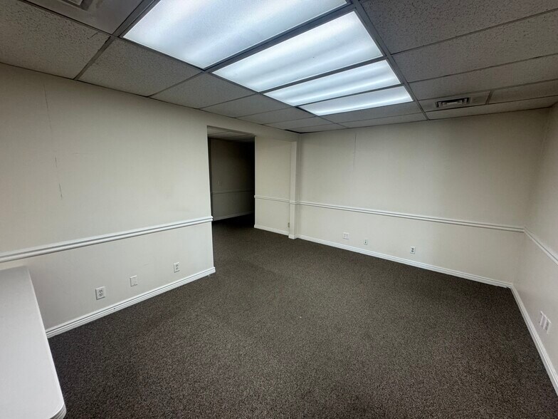 More Photos Of 2046 E Murray Holladay Rd, Salt Lake City Medical For Lease