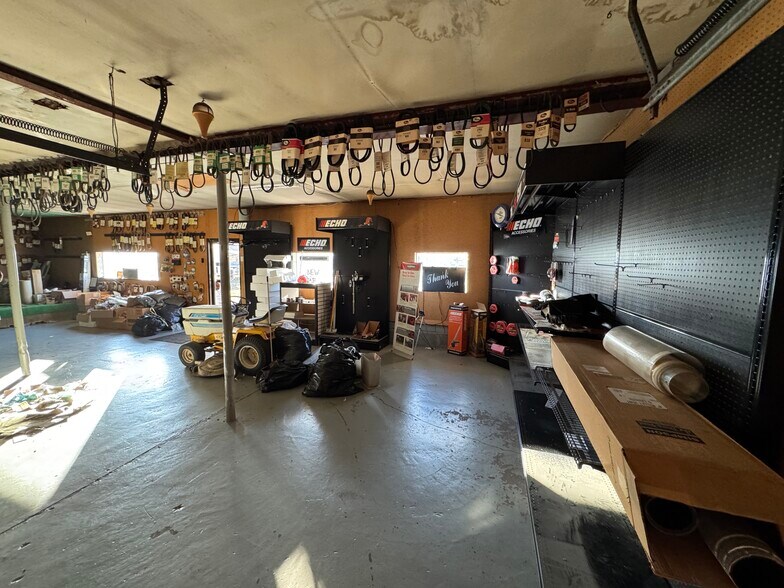 More Photos Of 2240 S US Highway 35, Knox Freestanding For Sale