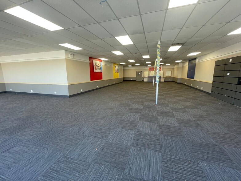 More Photos Of 230 Bay St, Staten Island Freestanding For Lease