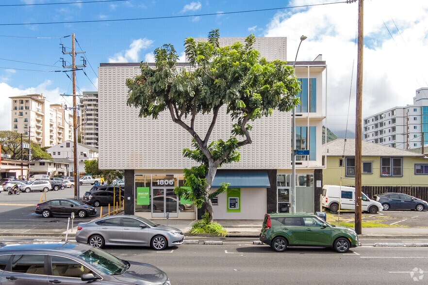 More Photos Of 1806 S King St, Honolulu Bank For Lease
