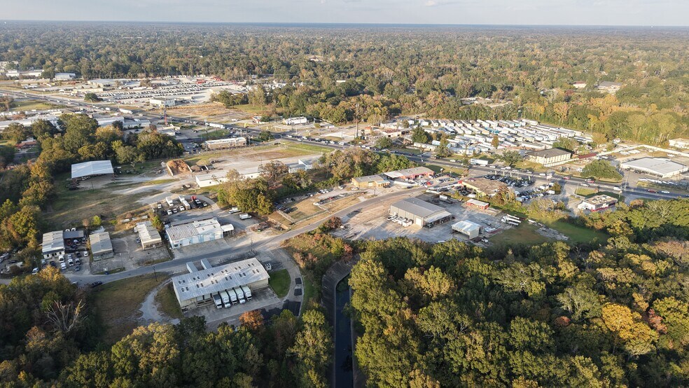 More Photos Of 6722 Bicentennial Pl, Baton Rouge Truck Terminal For Lease